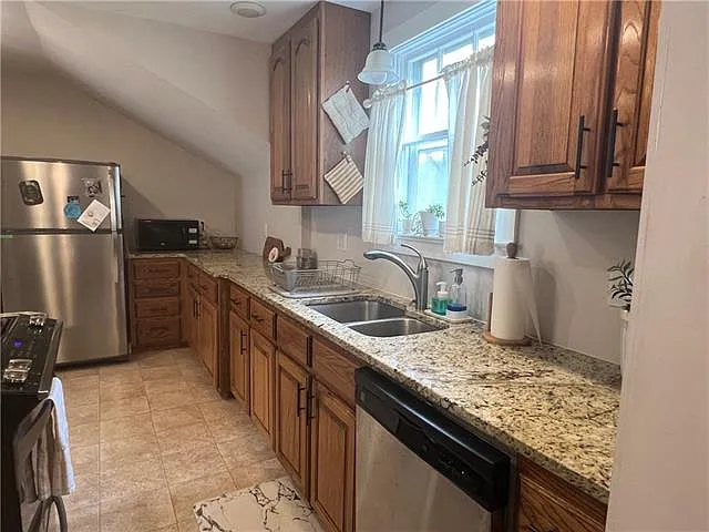 3 bed, 2.0 bath, 1450 sqft, $1,700 — Photo 4