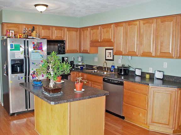 3rd image of 1645 Kenmore Dr