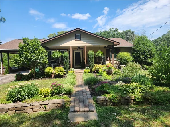 203 S Laurel St, Walhalla, SC 29691