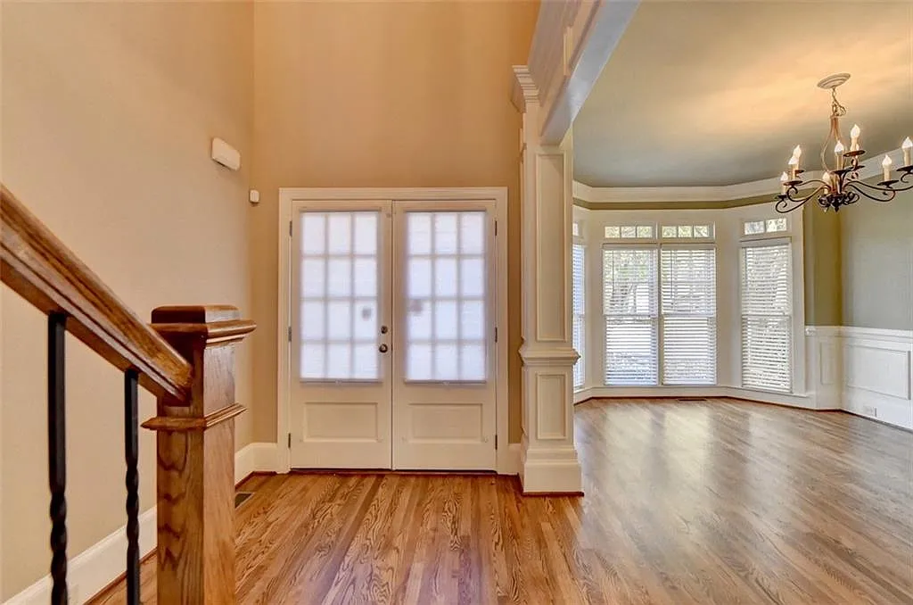 5 bed, 4.0 bath, 3750 sqft, $5,300 — Photo 3
