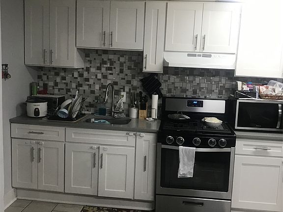 2nd image of 195-29 Jamaica Ave