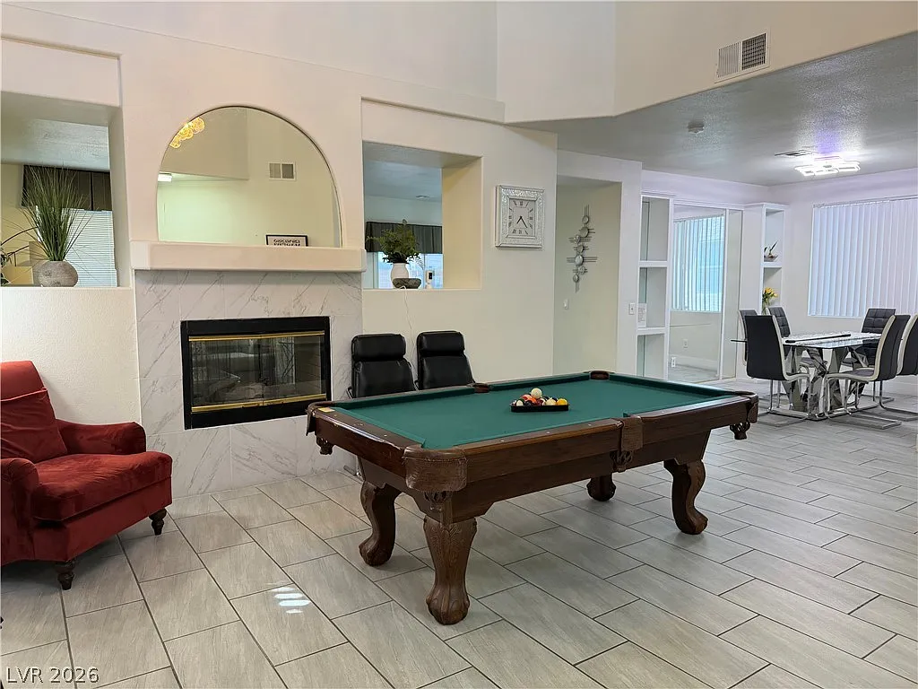 4 bed, 2.5 bath, 2230 sqft, $2,195 — Photo 3
