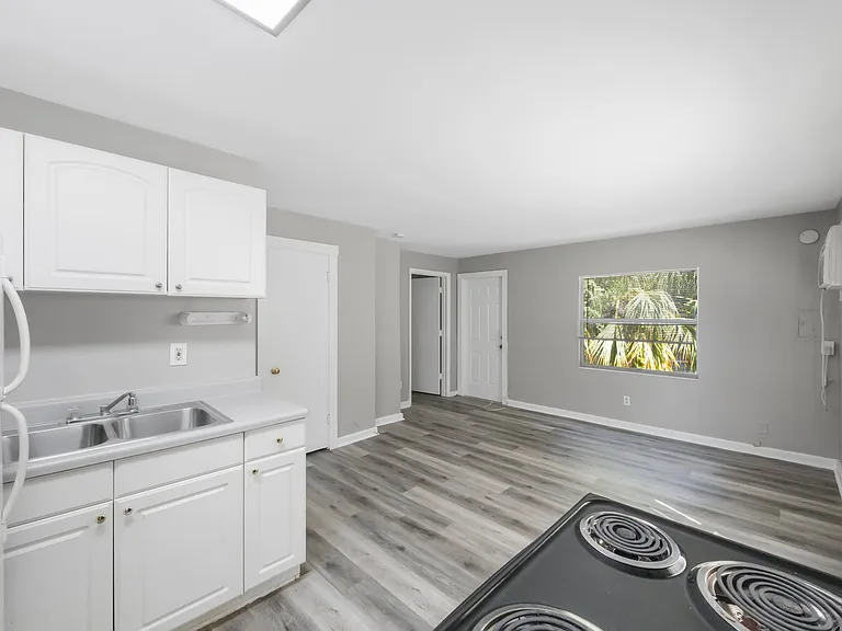 445 Delmar Ter S #5 — Photo 1