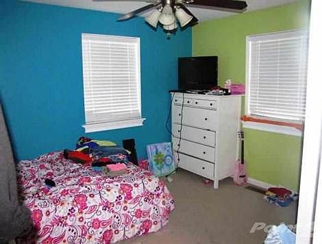 5th image of 820 S 11th St