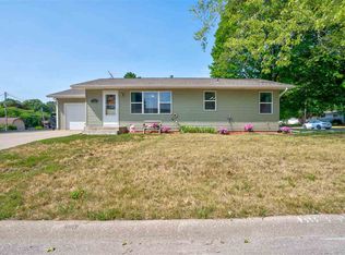 104 W 15th St, Washington, IA 52353
