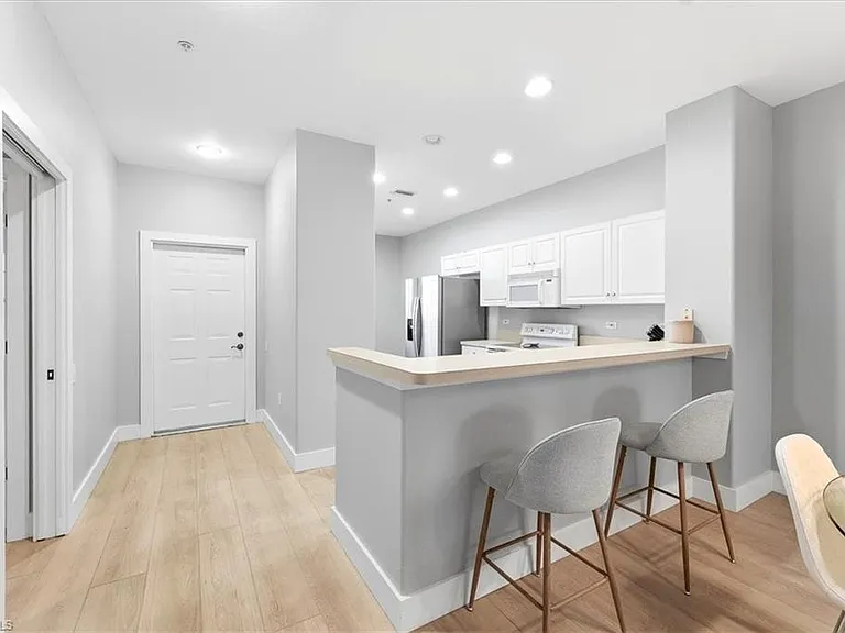 8259 Parkstone Pl #202 — Photo 8