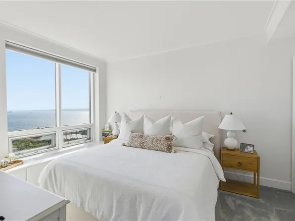1 Tower Dr APT 902, Portsmouth, RI 02871