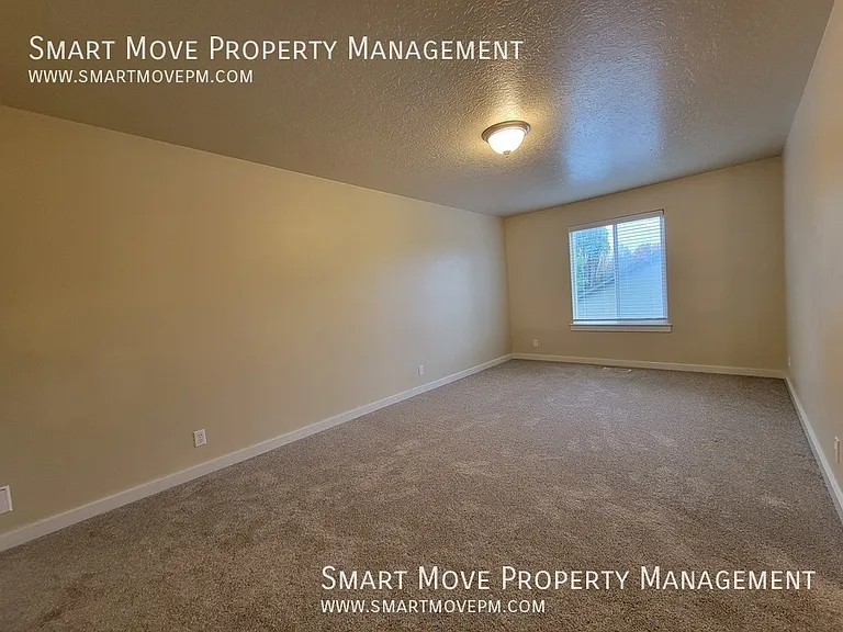 1236 E Pisa St — Photo 11