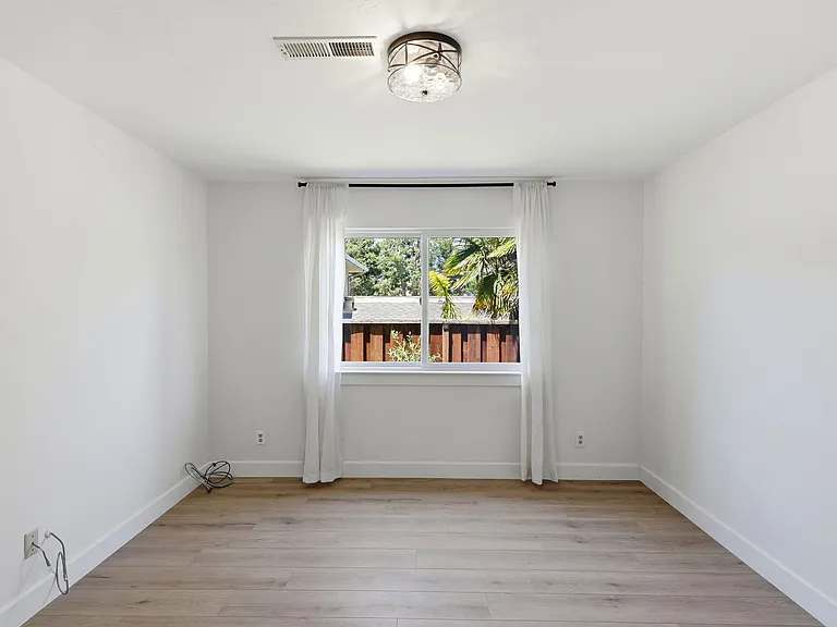 114 Falmouth Ct — Photo 24