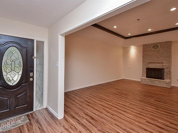 4th image of 15715 Sandy Hill Dr