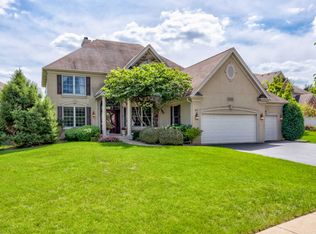 816 Pioneer Ct, West Chicago, IL
