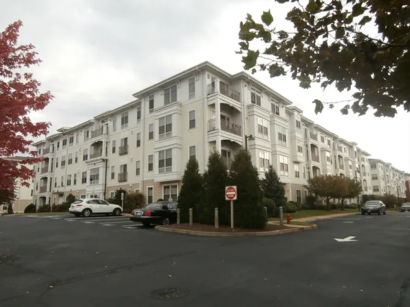 4 Repton Cir Unit 4105, Watertown, MA 02472