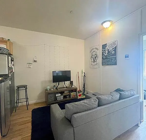 195 E 2nd St #14 — Photo 3
