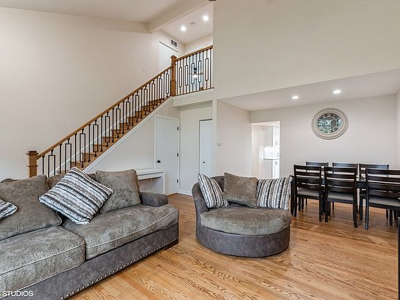 3rd image of 14769 Lakeview Dr