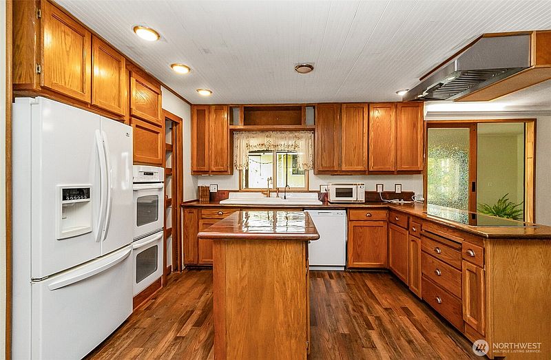 3rd image of 815 124th Street SW #10