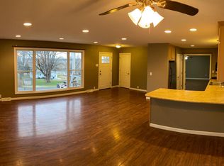422 Hillside Dr, Collinsville, IL 62234