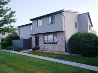 746 Lake Rd, New Lenox, IL 60451