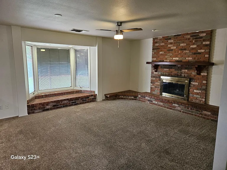 531 E Laguna Dr — Photo 10