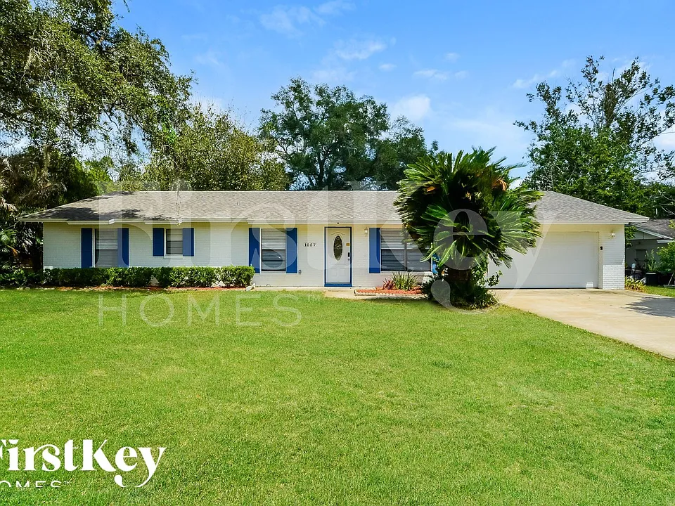 1257 Poinsettia Dr