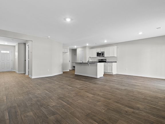 4th image of 2398 Daylilly St