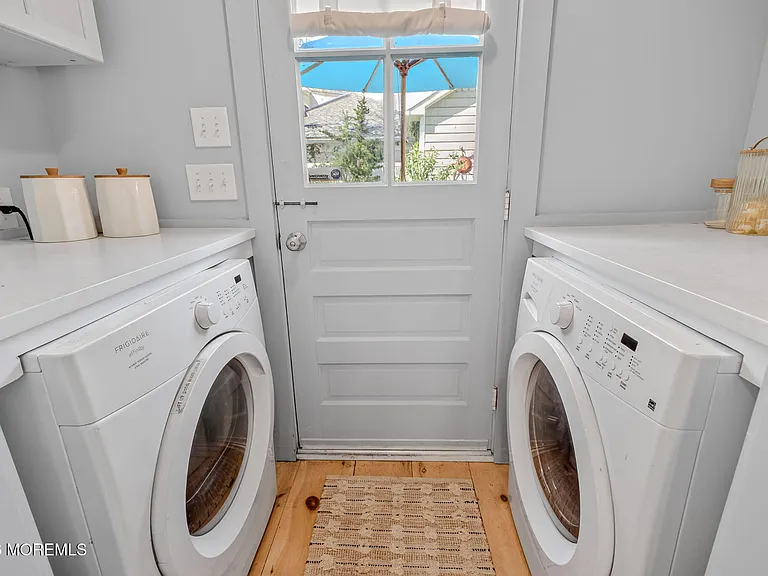 403 Sewall Ave — Photo 8