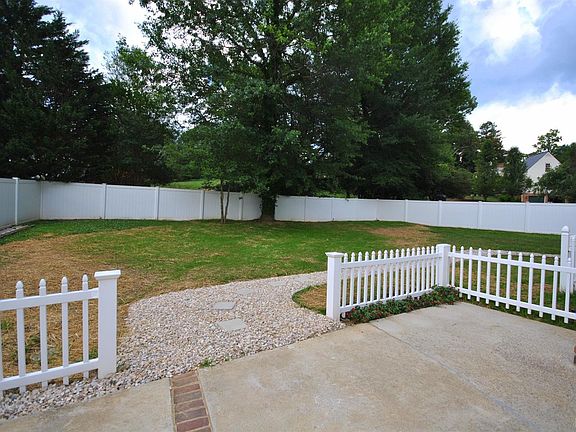 5th image of 1202 Greenway Ct