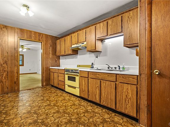 3rd image of 1008 Albany Rd