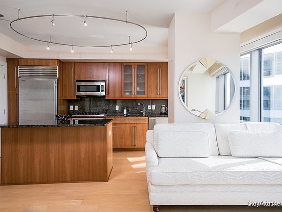 3rd image of 1111 19th St N APT 2209