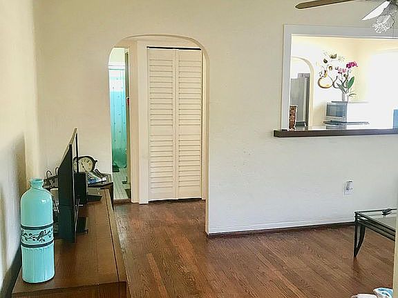3rd image of 1735 30th Ave N #1