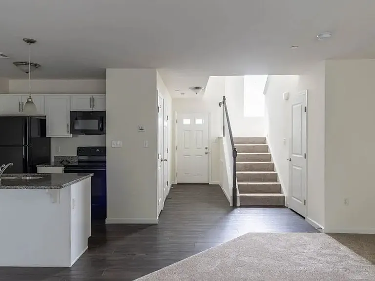 26 Howard Dr — Photo 3