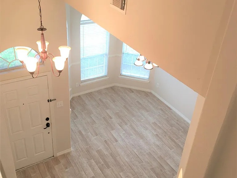2214 Valley View Xing — Photo 13