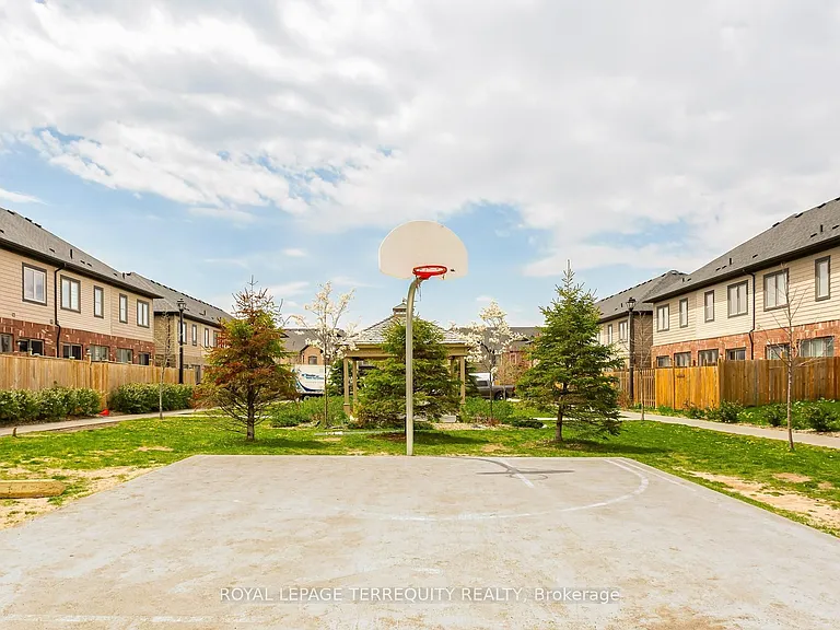 10 Deneb St — Photo 31