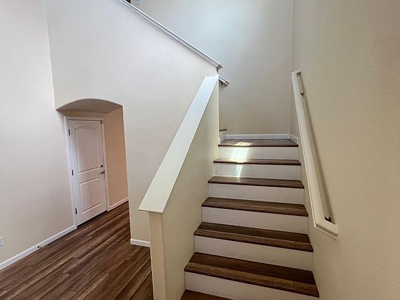 5th image of 2294 Newcastle Dr