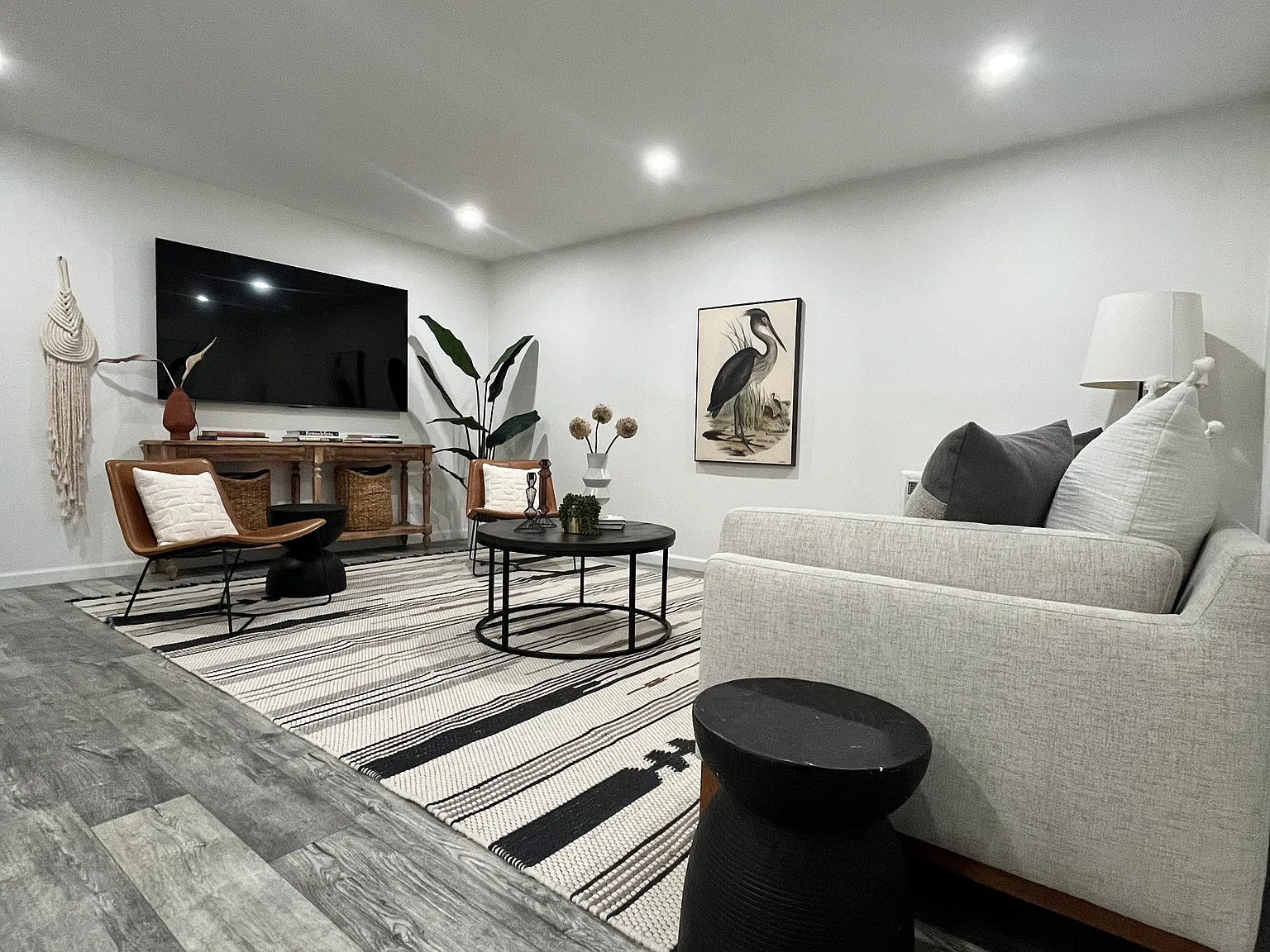 2209 Redwood Rd — Photo 1