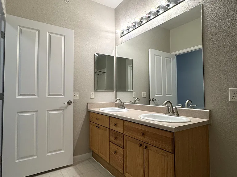 8465 S Holland Way #1-202 — Photo 24