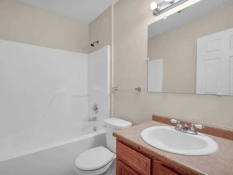 1202 E Waldburg St — Photo 14