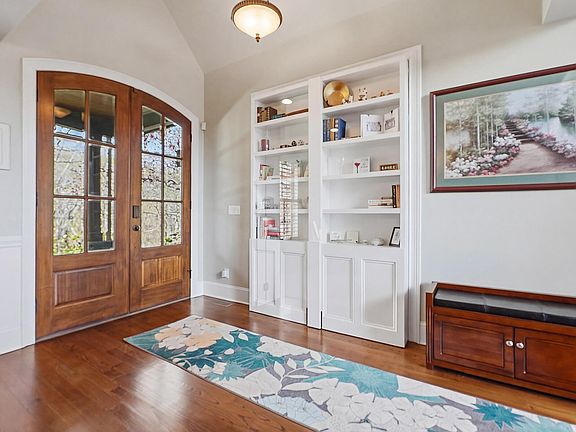 5th image of 2958 Bluff View Dr