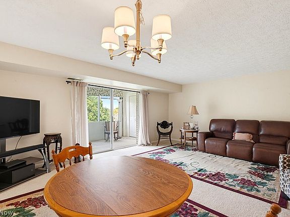 4th image of 520 Meredith Ln APT 406