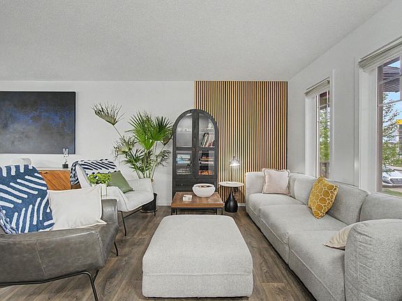 4th image of 385 Orchards Blvd SW