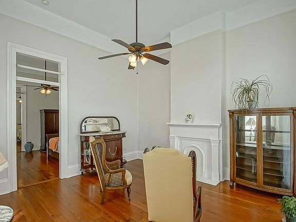 2nd image of 2415 Chippewa St