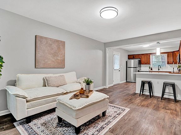 5th image of 102 Harmony Dr