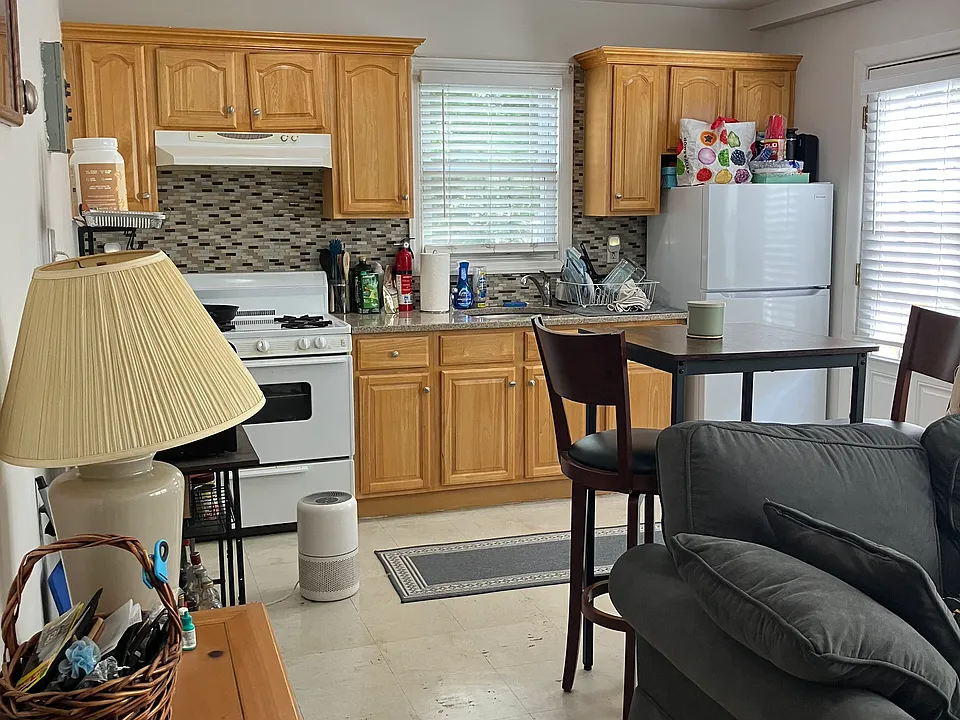 824 E Broadway #301