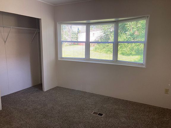 4th image of 376 Woodland Dr