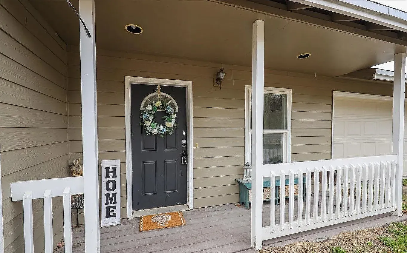 3 bed, 1050 sqft, $2,475 — Photo 1
