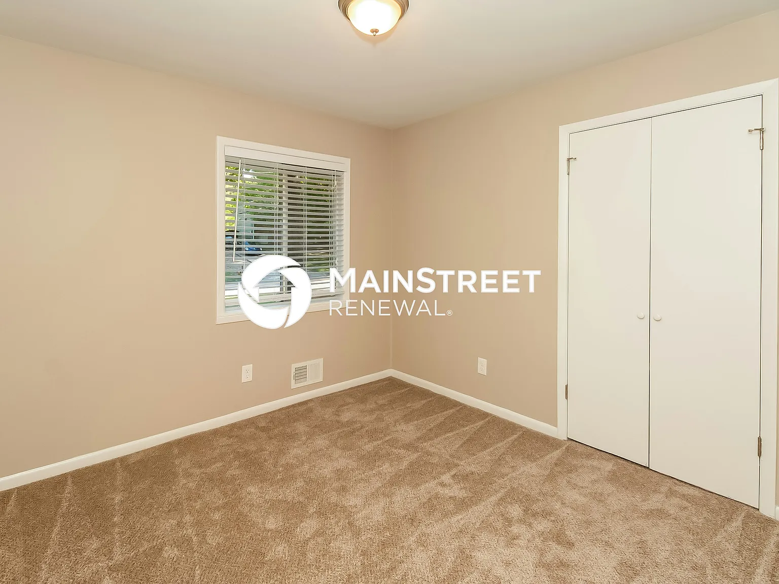 537 Roxbury Drive — Photo 4