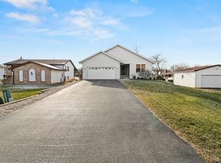 1012 Candlewick Dr NE, Poplar Grove, IL 61065