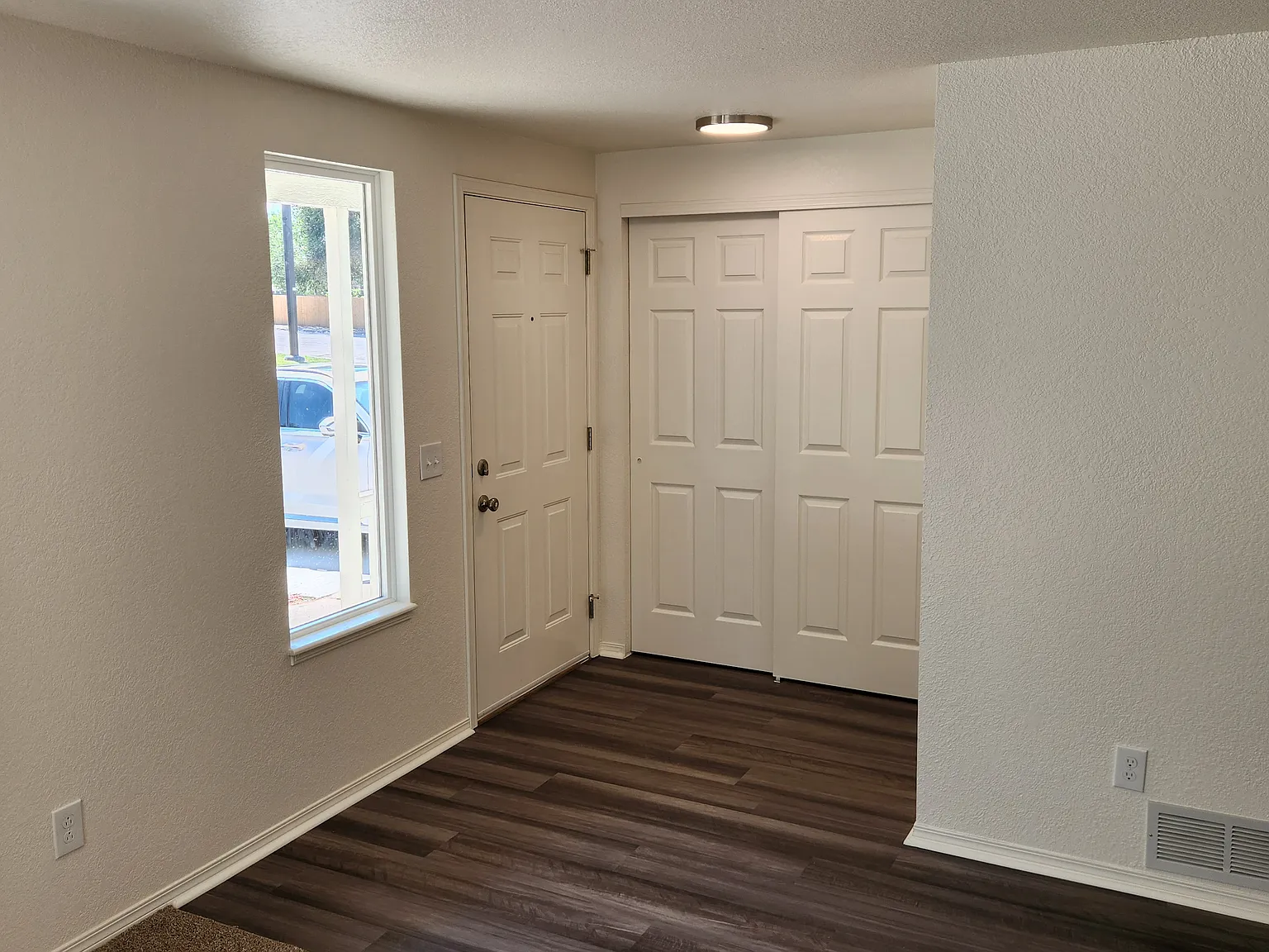 4 bed, 2.5 bath, 1944 sqft, $2,900 — Photo 2