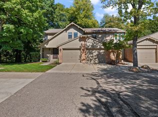 1830 Streamedge Ct, Rochester, MI 48309