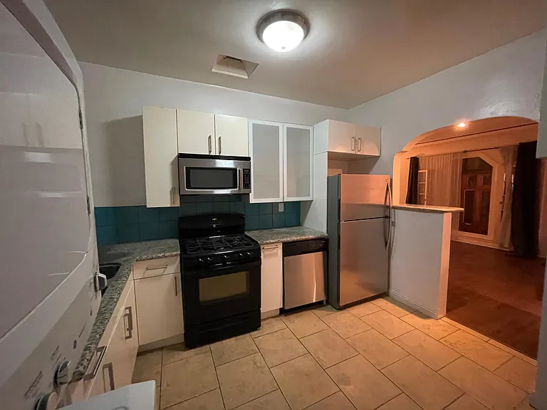 6111 Romaine St #103 — Photo 22