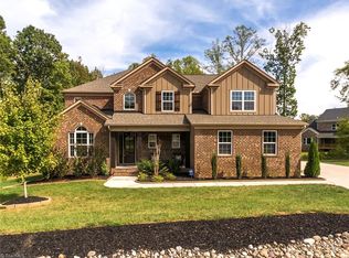 2 Towneley Ct, Greensboro, NC 27455